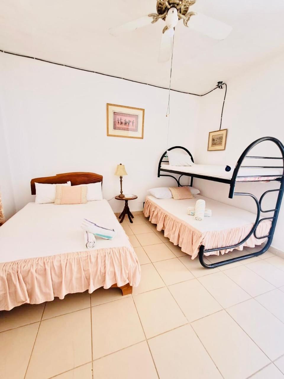 Hotel Georgi Cr Veintisiete de Abril Esterno foto